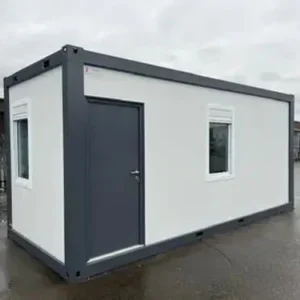 Bureau Standard avec Salle de Bain et Deux Fenêtres