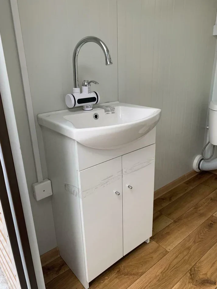 Conteneur Sanitaire Double avec Réservoir à Déchets Blanc 3x2 Mètres - Image 2
